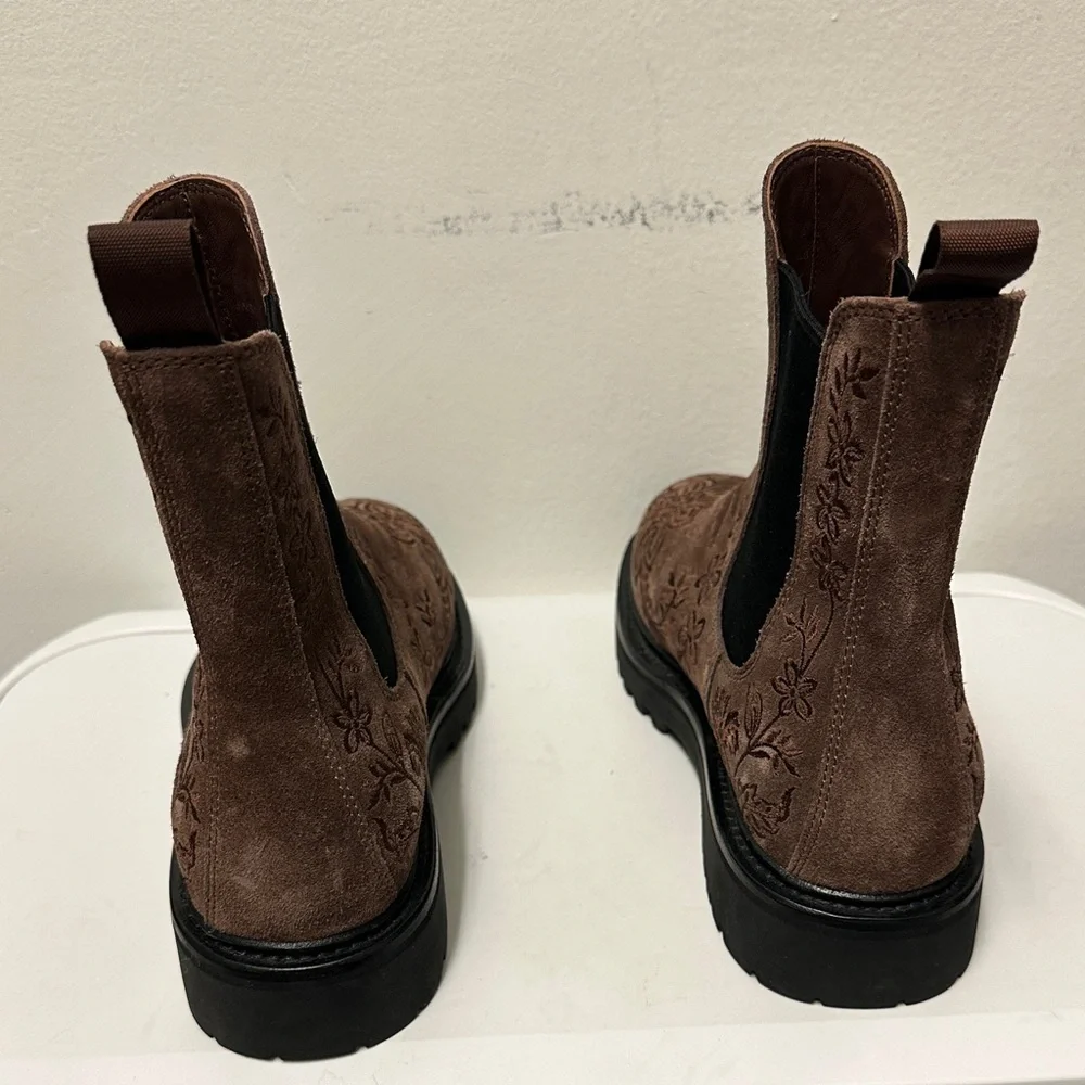 JOHNNY WAS SUEDE LEATHER BLUMA EMBROIDERED CHELSEA ANKLE BOOTS, SO STYLISH - Picture 9 of 14